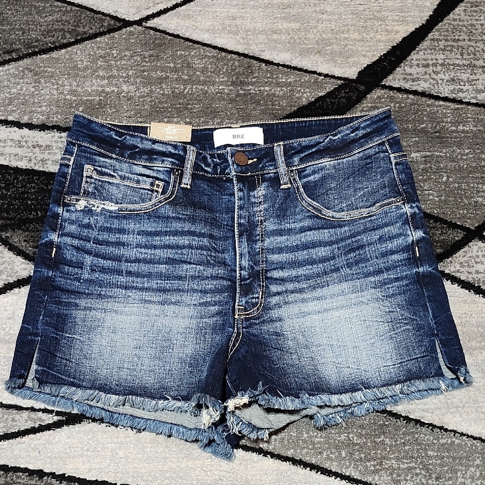 BKE BILLIE HIGH-WAIST DISTRESSED RAW-EDGE SIDE-SLIT SLIM-FIT DENIM JEAN SHORTS